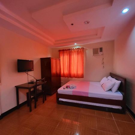 Oyo 573 Voyagers Palace Puerto Princesa Esterno foto