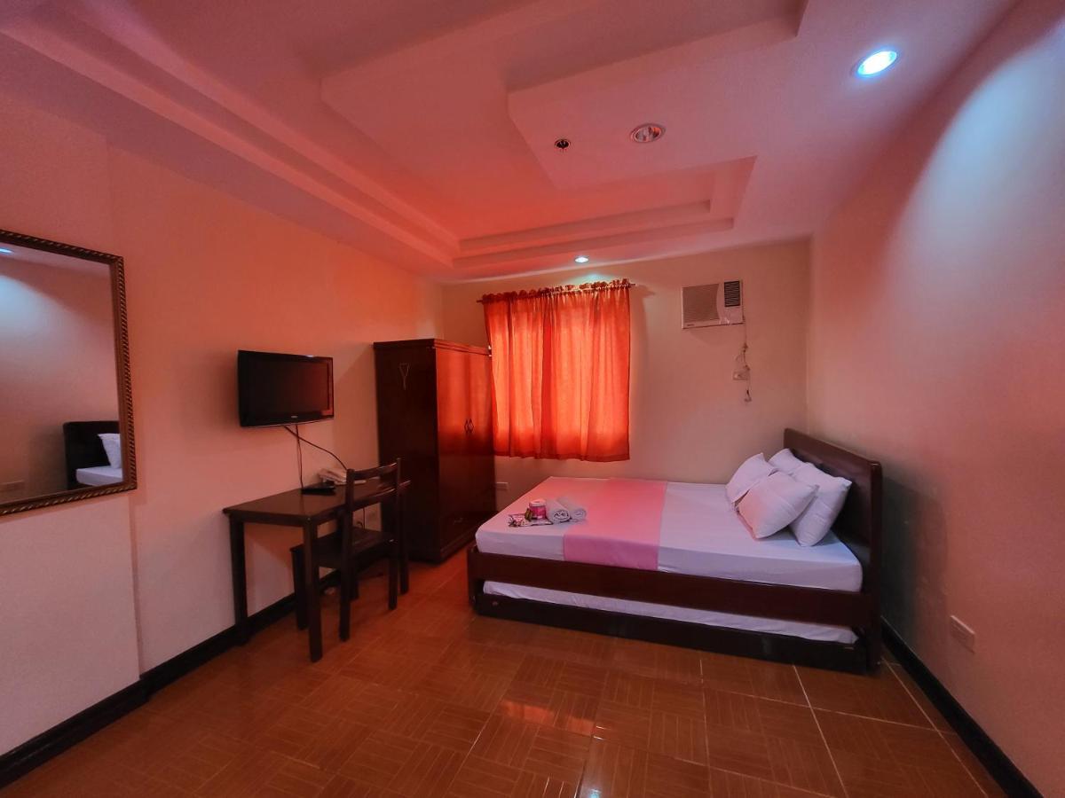 Oyo 573 Voyagers Palace Puerto Princesa Esterno foto