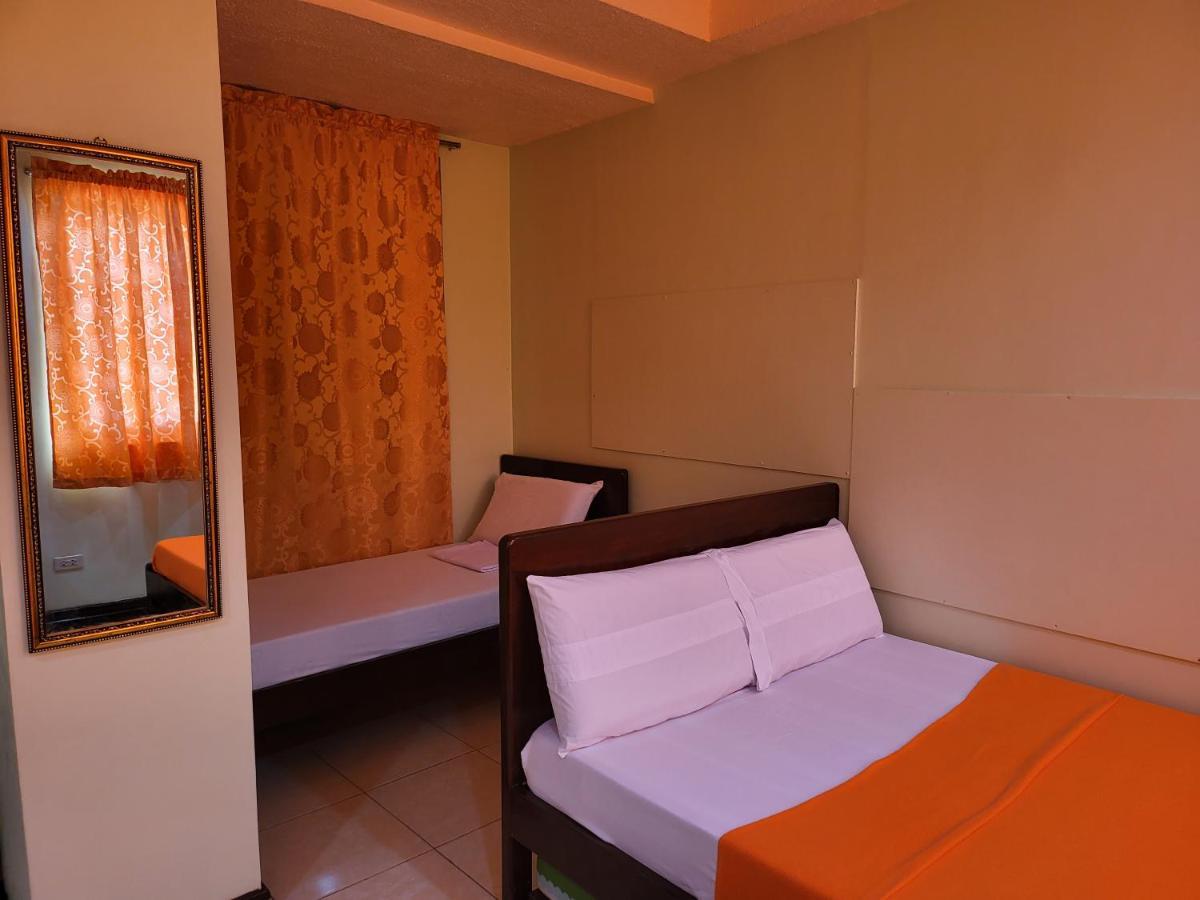 Oyo 573 Voyagers Palace Puerto Princesa Esterno foto
